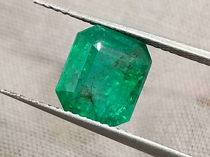 GSI certified 3.01ct medium deep vivid green Zambian emerald