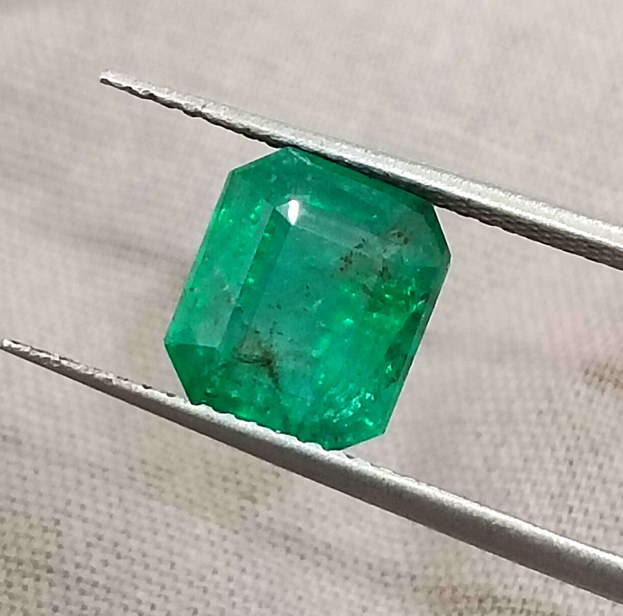GSI certified 3.01ct medium deep vivid green Zambian emerald
