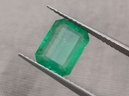 Certified 1.75ct Natural Zambian Emerald Medium Light Green Stone.