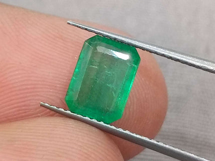 Certified 1.75ct Natural Zambian Emerald Medium Light Green Stone.