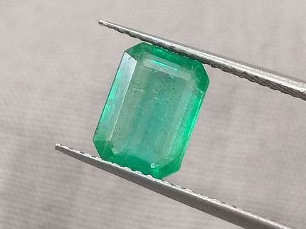 Certified 1.75ct Natural Zambian Emerald Medium Light Green Stone.