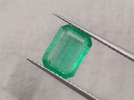 Certified 1.75ct Natural Zambian Emerald Medium Light Green Stone.