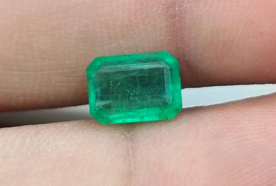 Certified 1.75ct Natural Zambian Emerald Medium Light Green Stone.