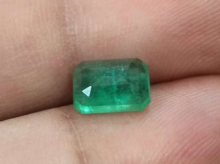 Certified 1.75ct Natural Zambian Emerald Medium Light Green Stone.