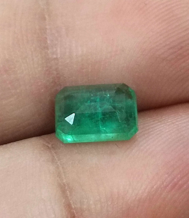 Certified 1.75ct Natural Zambian Emerald Medium Light Green Stone.
