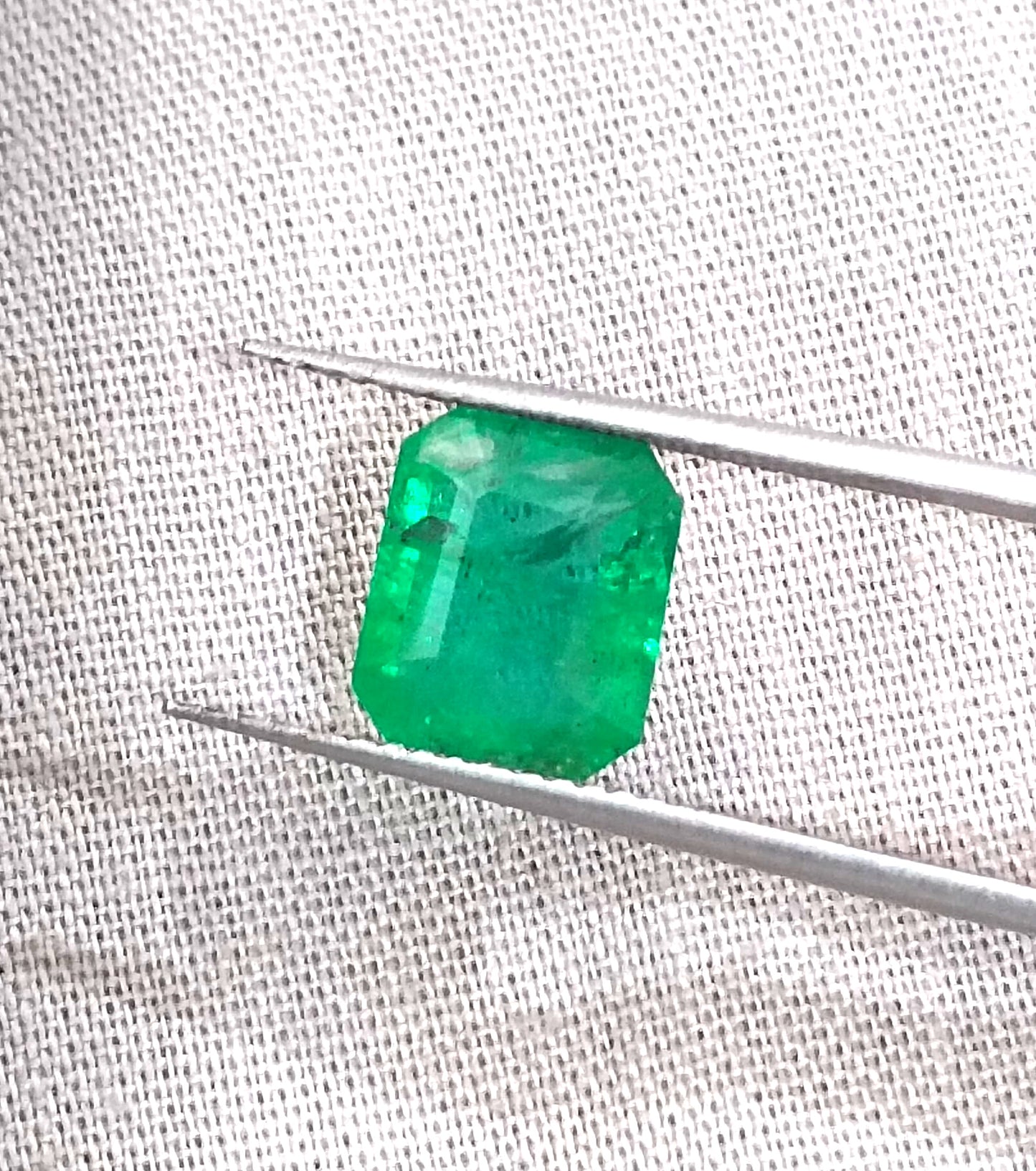 2.58ct Vivid Green Swat Emerald, 100% Natural Gemstone