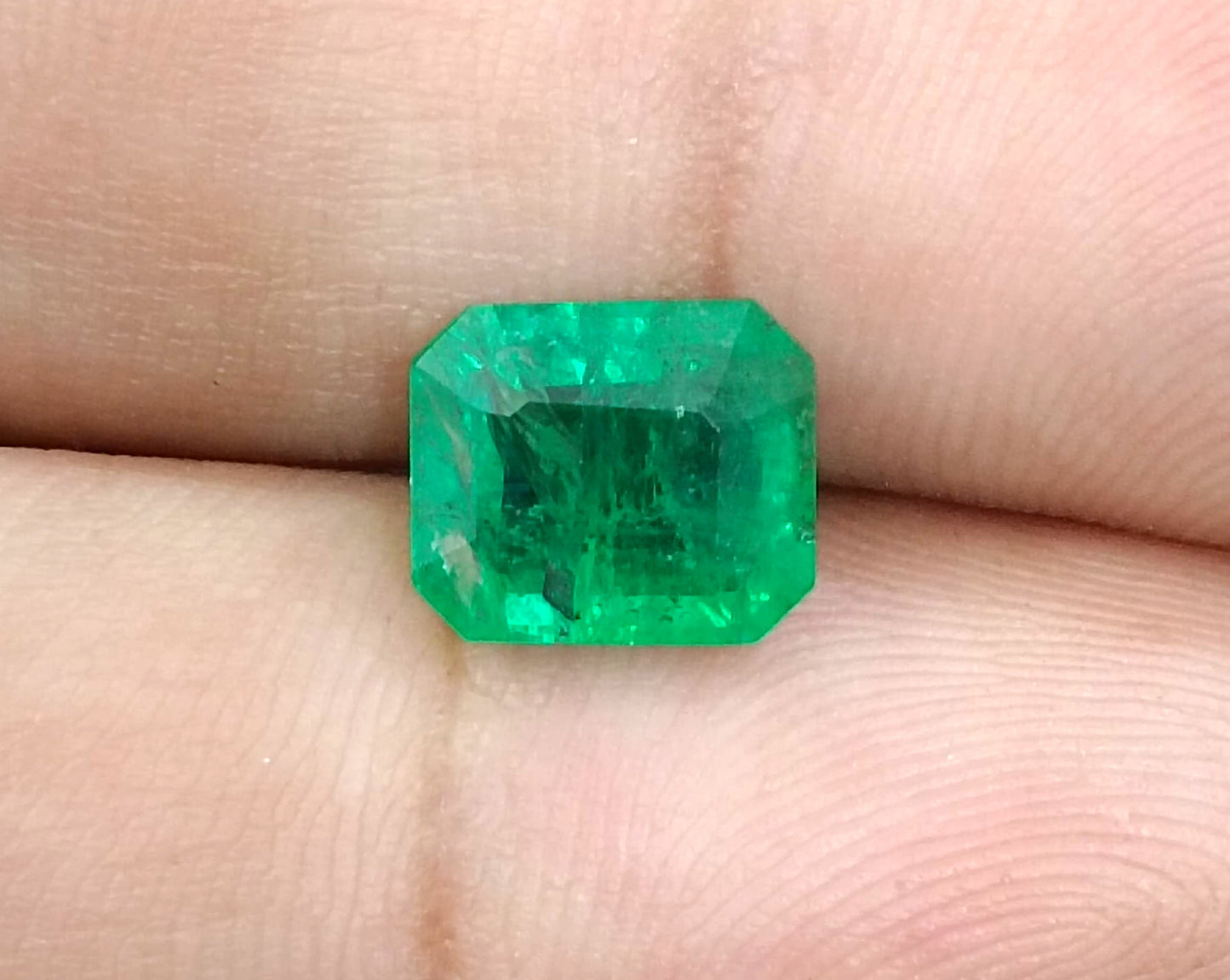 2.58ct Vivid Green Swat Emerald, 100% Natural Gemstone