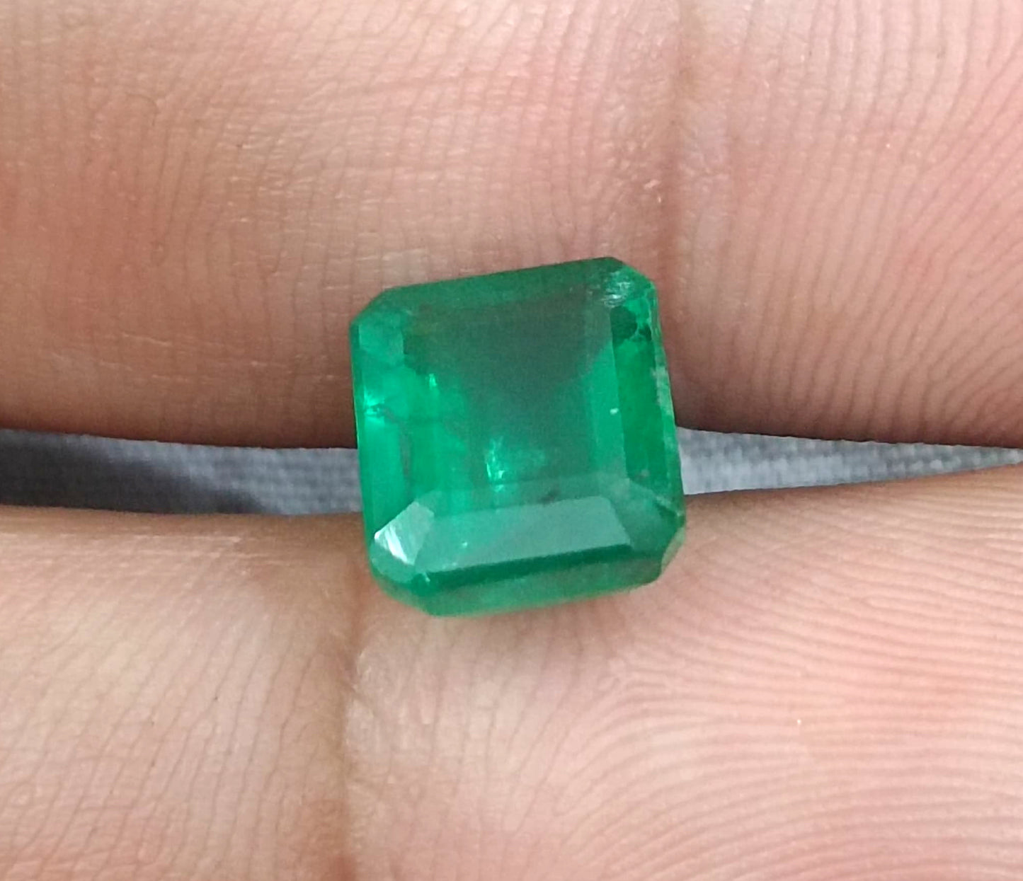 GSI Certified 3.50ct Deep Green Swat Emerala, 100% Narural Gemstone