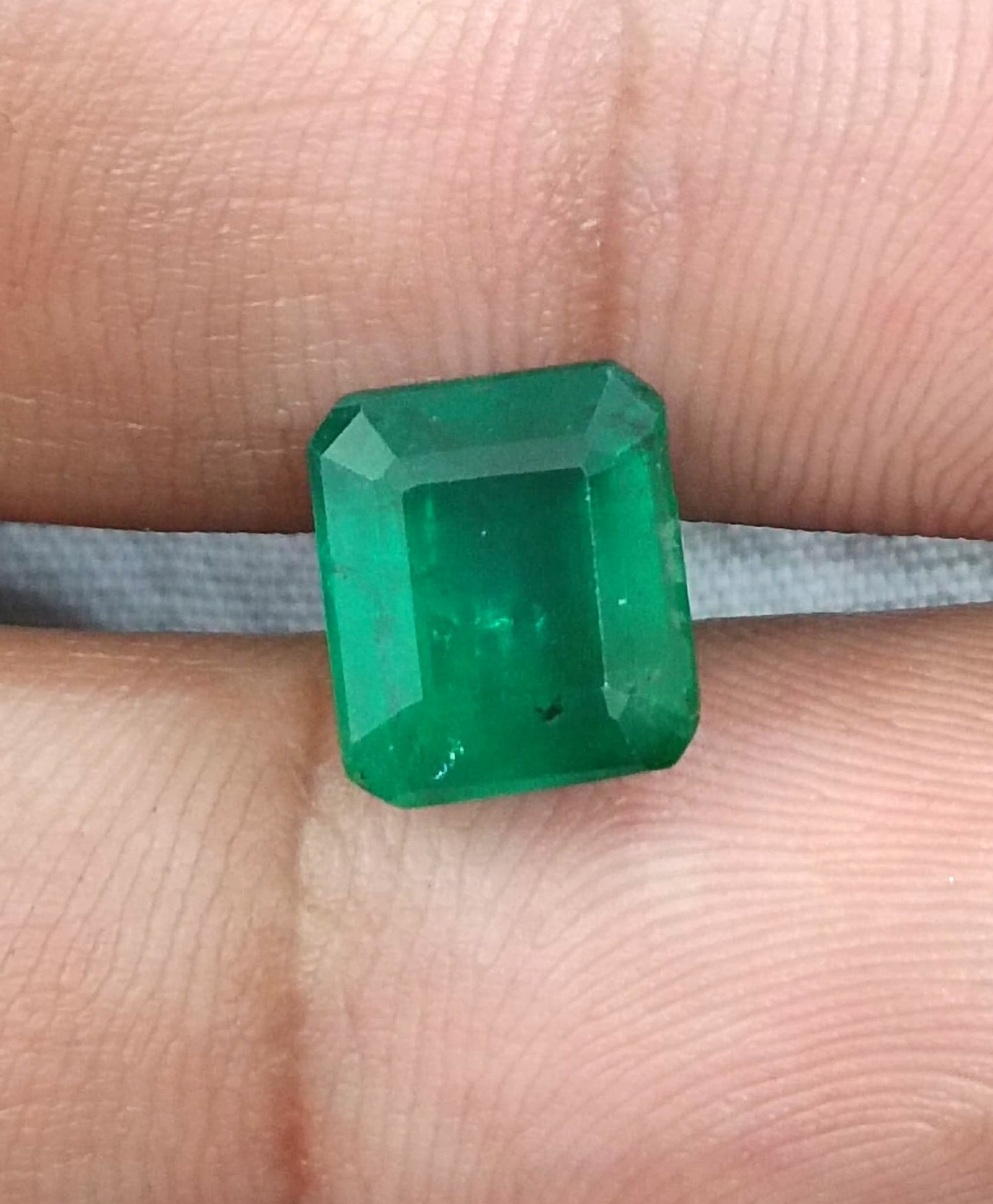 GSI Certified 3.50ct Deep Green Swat Emerala, 100% Narural Gemstone