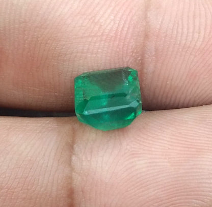 GSI Certified 3.50ct Deep Green Swat Emerala, 100% Narural Gemstone