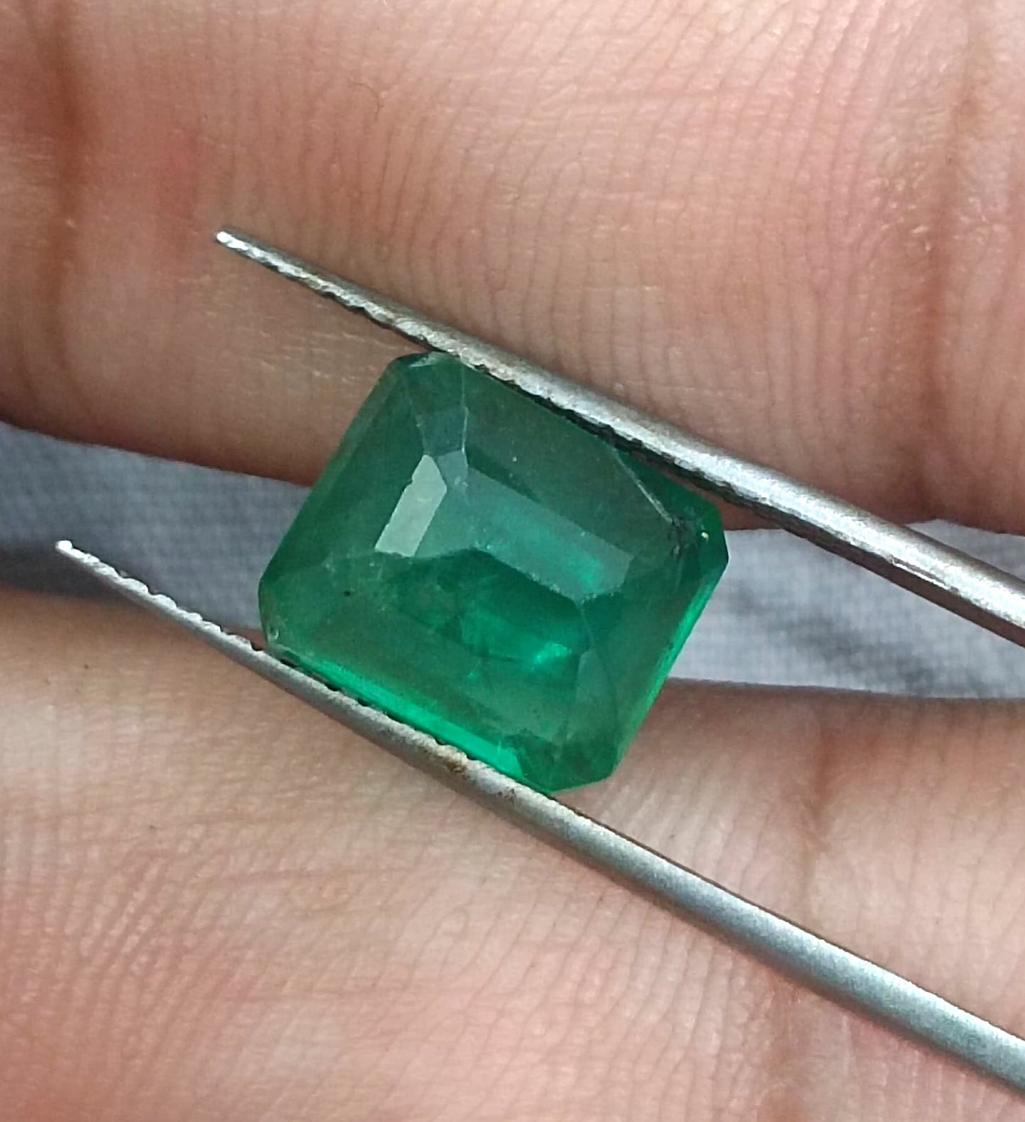 GSI Certified 3.50ct Deep Green Swat Emerala, 100% Narural Gemstone