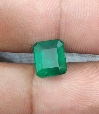 GSI Certified 3.50ct Deep Green Swat Emerala, 100% Narural Gemstone