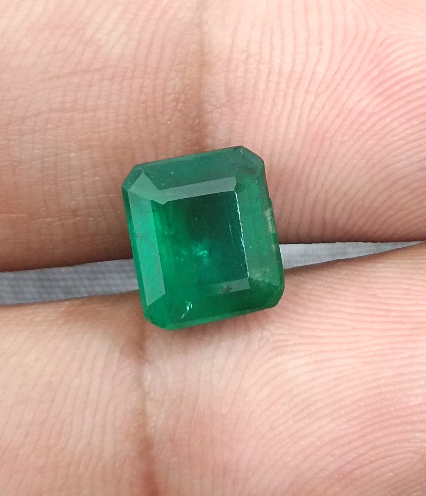 GSI Certified 3.50ct Deep Green Swat Emerala, 100% Narural Gemstone