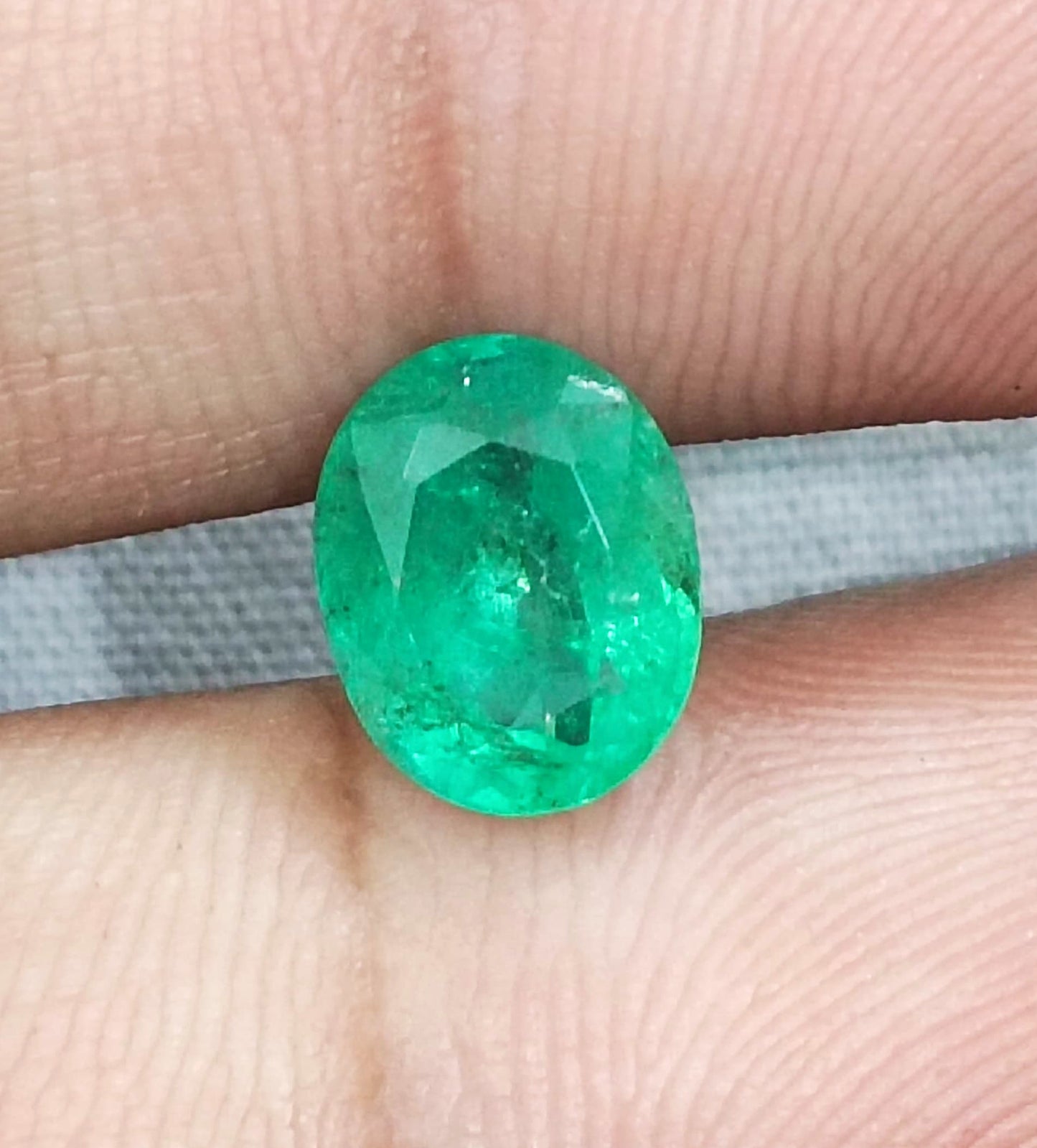 GSI Certified 1.90ct Vivid Medium Green Emerald, 100% Natural Gemstone