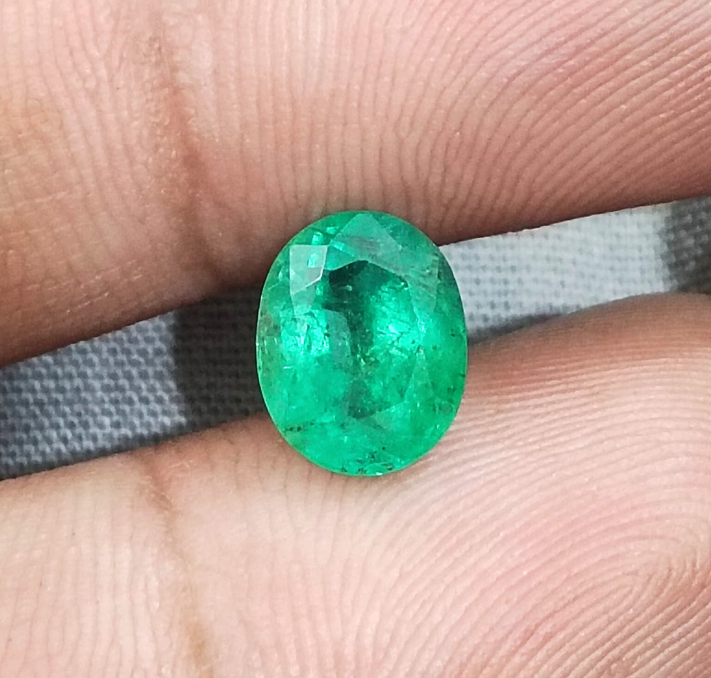 GSI Certified 1.90ct Vivid Medium Green Emerald, 100% Natural Gemstone