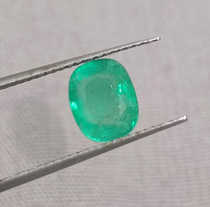 GSI Certified 1.56ct Colombian Emerald, 100% Natural Gemstone