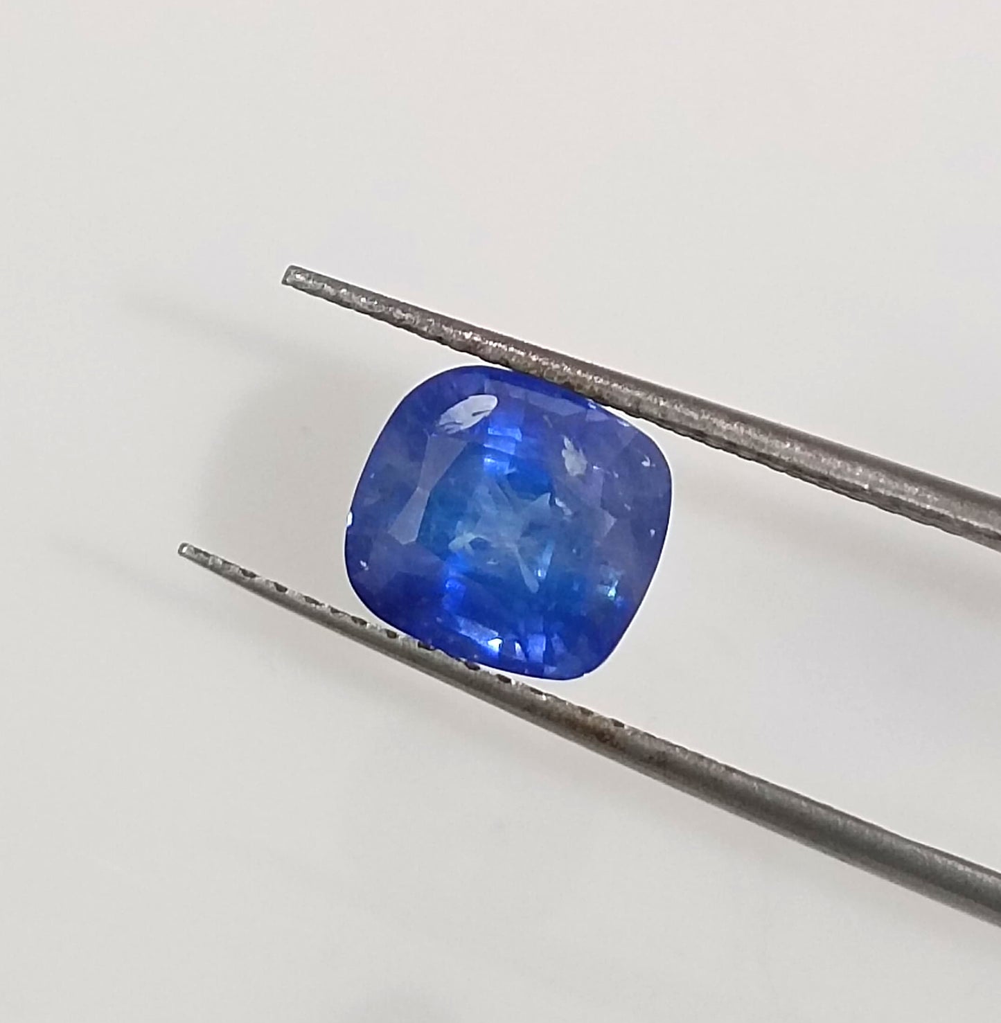 GSI Certified 2.25ct Royal Blue Ceylon Sapphire, 100% Natural Gemstone