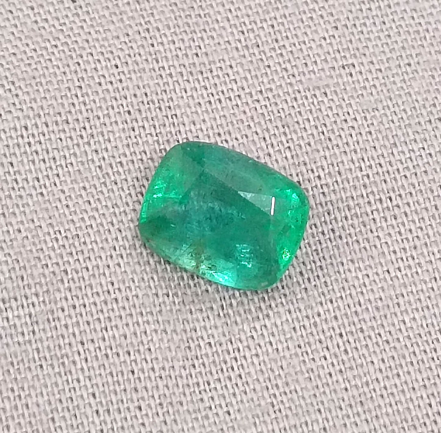 GSI Certified 1.66ct Medium Electric Green Emerald, 100% Natural Gemstone