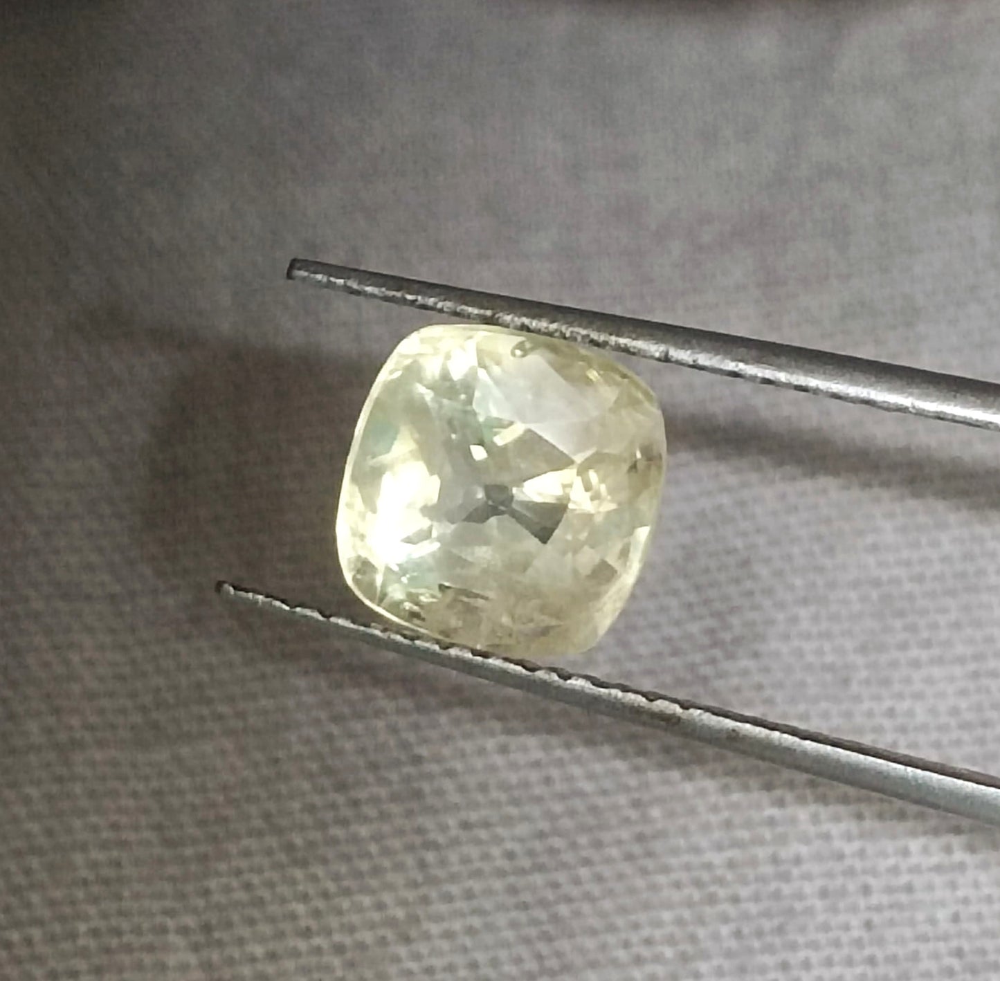 GSI Certified 2.49ct Yellow Ceylon Sapphire, 100% Natural Untreated Gemstone