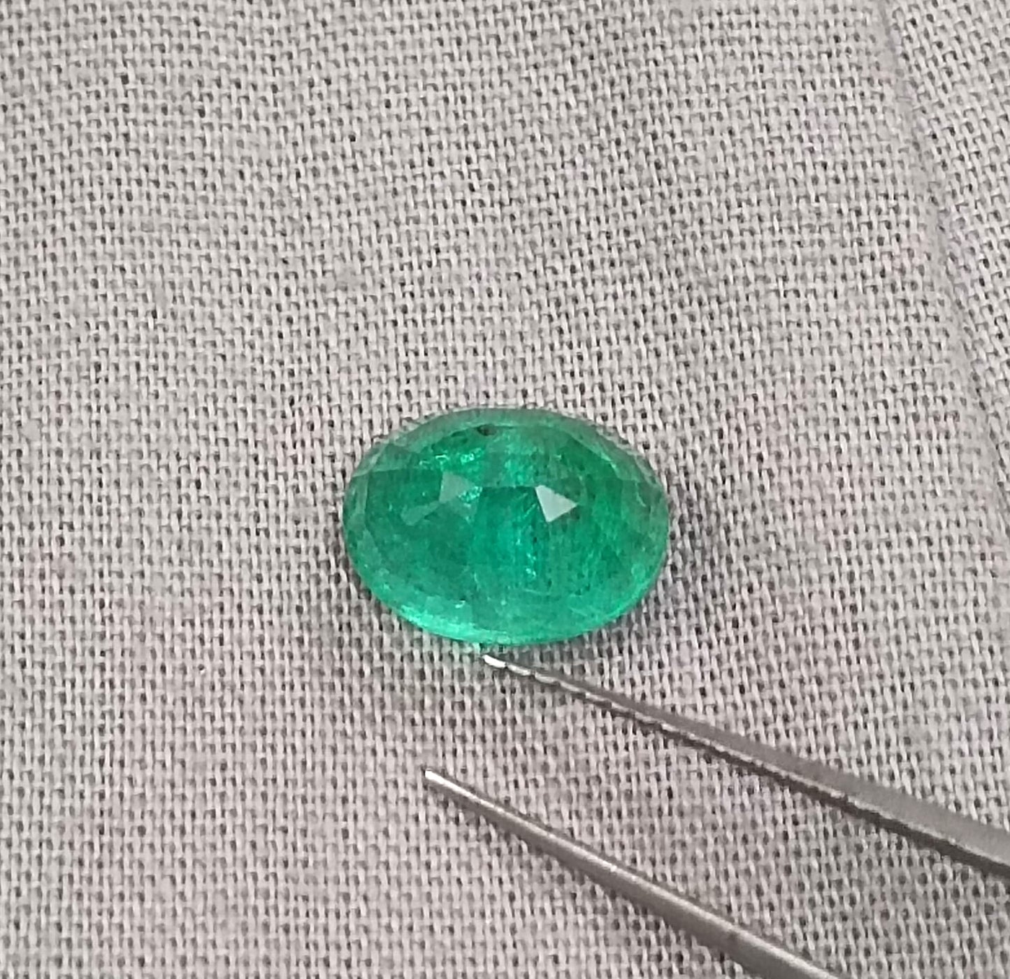 GSI Certified 2.62ct Vivid Green Zambian Emerald, 100% Natural Gemstone