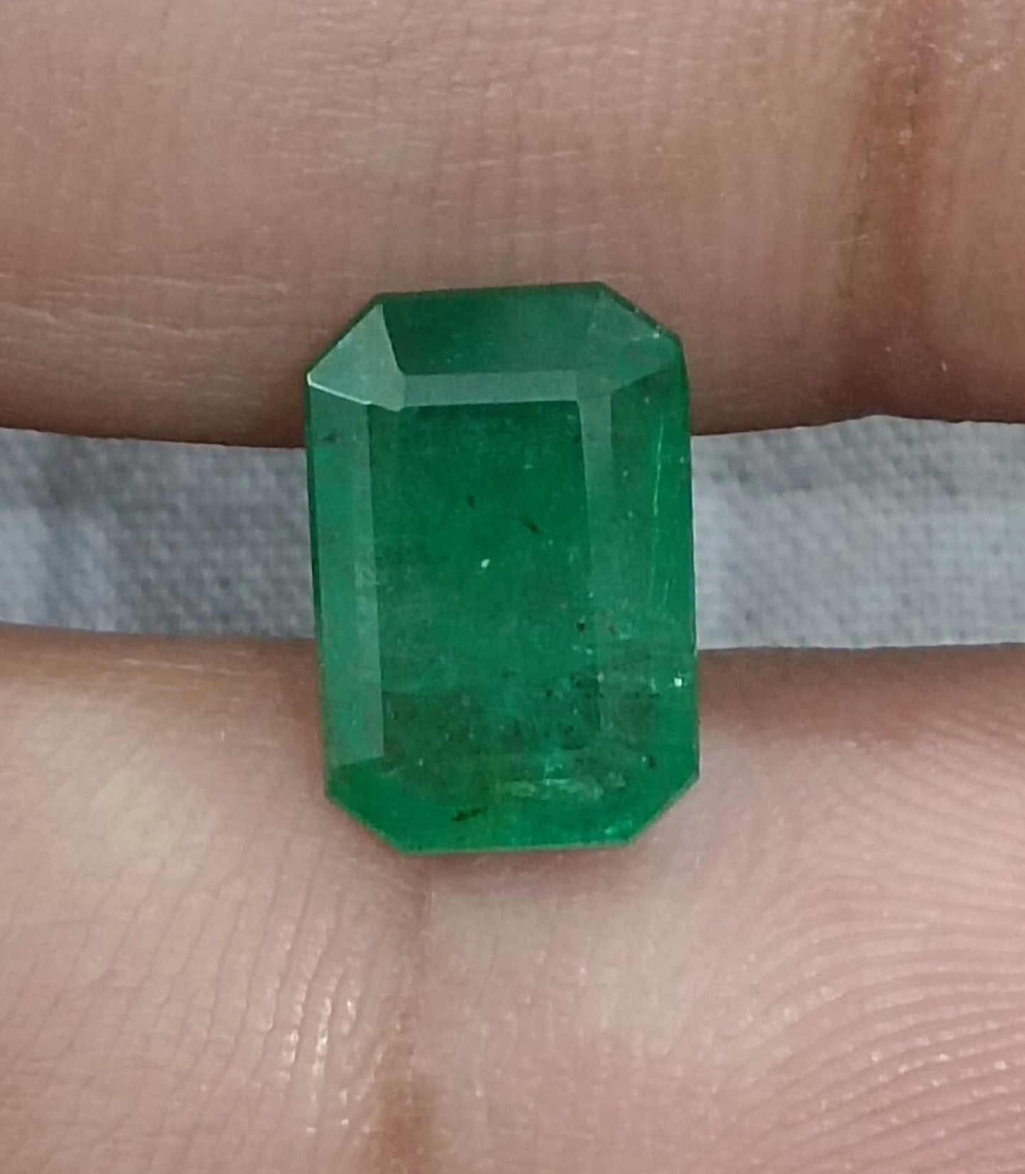 GSI Certified 2.96ct Deep Leaf Green Emerald, 100% Natural Gemstones