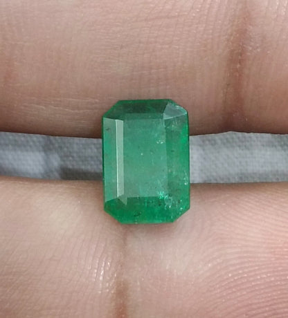 GSI Certified 2.96ct Deep Leaf Green Emerald, 100% Natural Gemstones