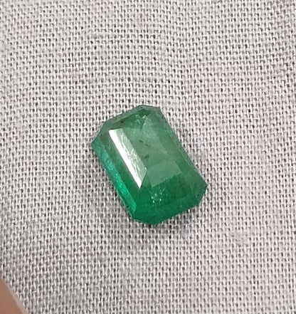 GSI Certified 2.96ct Deep Leaf Green Emerald, 100% Natural Gemstones