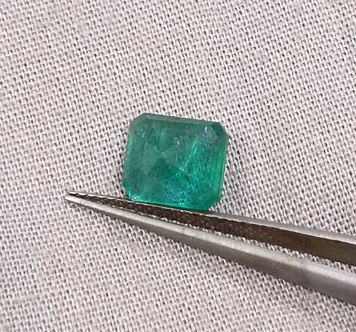 GSI Certified 2.35ct Zambian Emerald, 100% Natural Gemstone