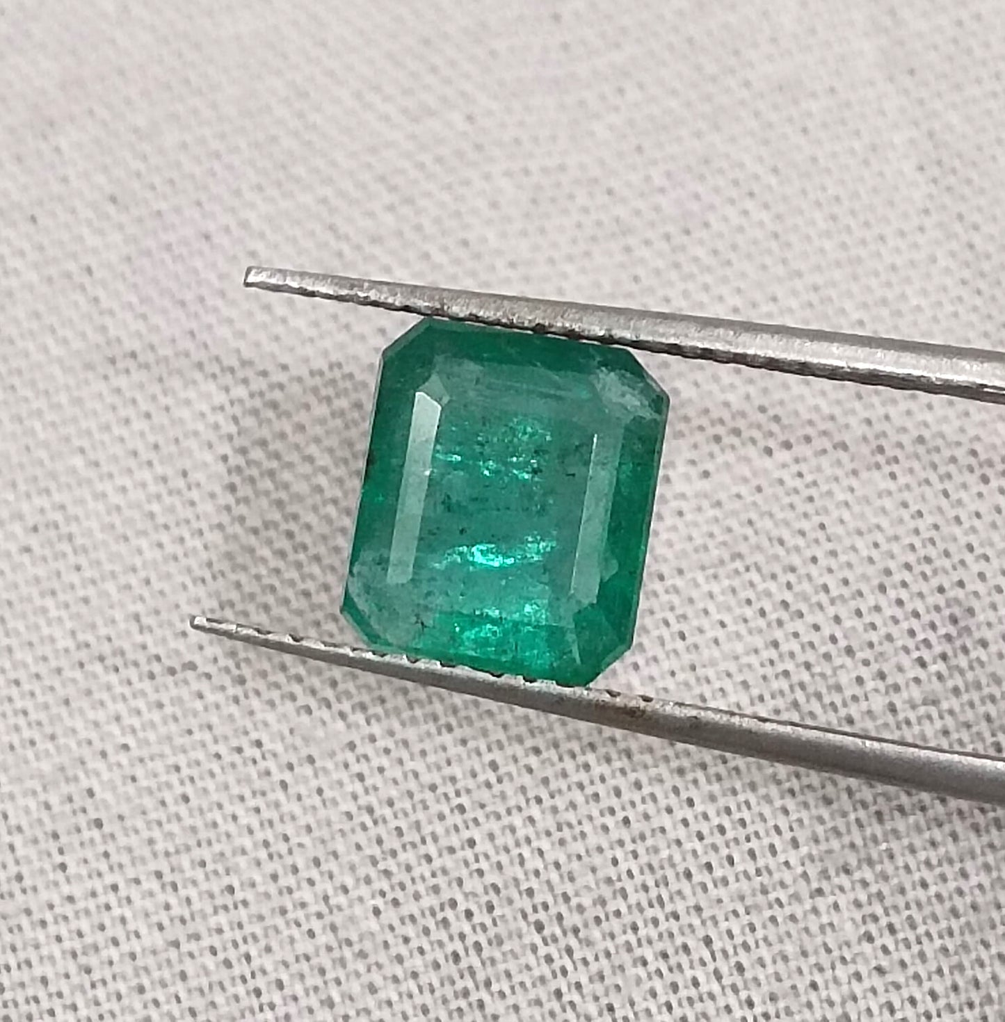 GSI Certified 2.35ct Zambian Emerald, 100% Natural Gemstone