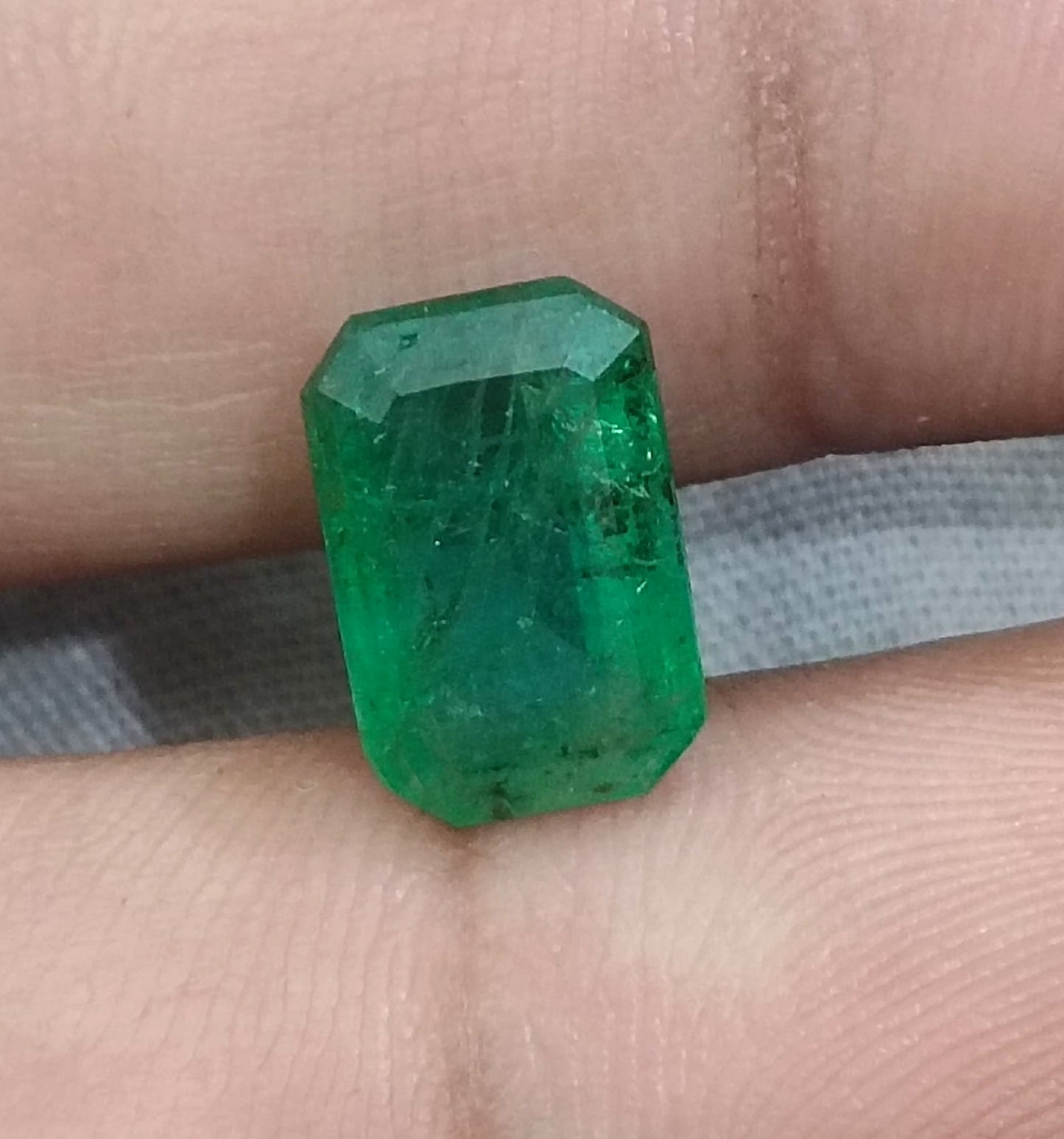 GSI Certified 3.38ct Velvet Green Emerald, 100% Natural Gemstone