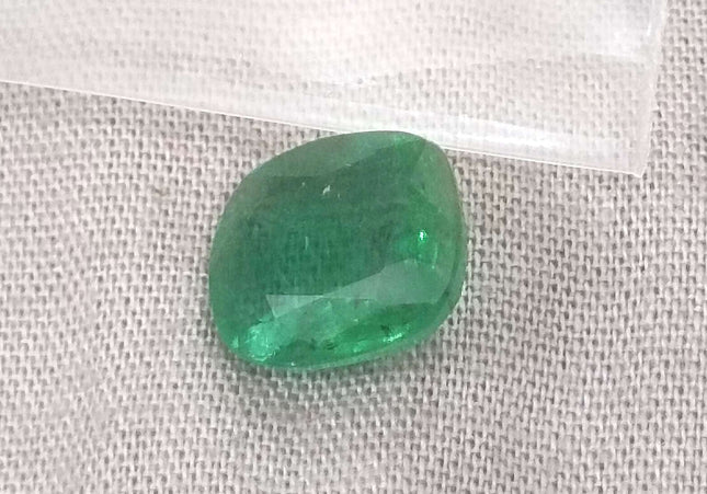 3.61ct GSI USA Certified Medium Deep Green Swat Emerald Minor Oiled Loose Gemstone