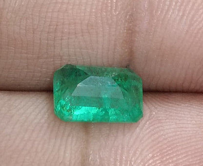 GSI Certified 2.58ct Vivid Green Zambian Emerald, 100% Natural Gemstone