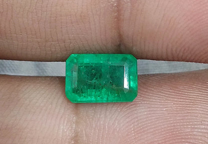 GSI Certified 2.58ct Vivid Green Zambian Emerald, 100% Natural Gemstone