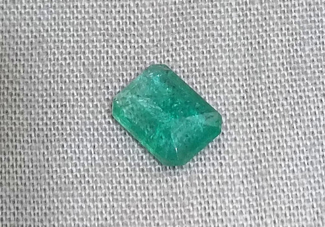 GSI Certified 1.02ct Zambian Emerald, Natural earth mined Gemstone