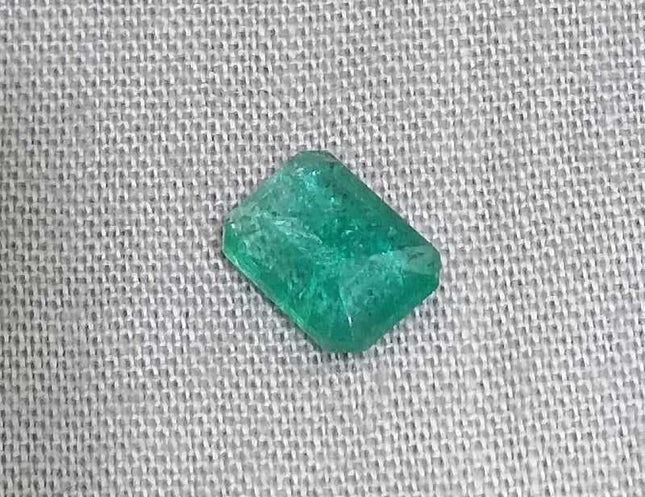 GSI Certified 1.02ct Zambian Emerald, Natural earth mined Gemstone