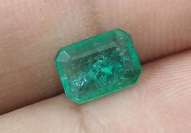 GSI Certified 1.02ct Zambian Emerald, Natural earth mined Gemstone