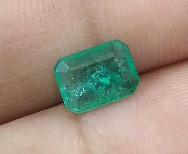 GSI Certified 1.02ct Zambian Emerald, Natural earth mined Gemstone