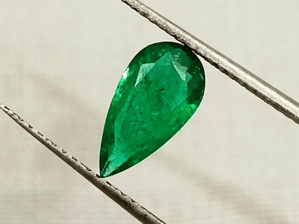 GSI Certified 1.23ct Vivid Deep Swat Emerald , 100% Natural Earth Mined Gemstone - SMSGEMS 