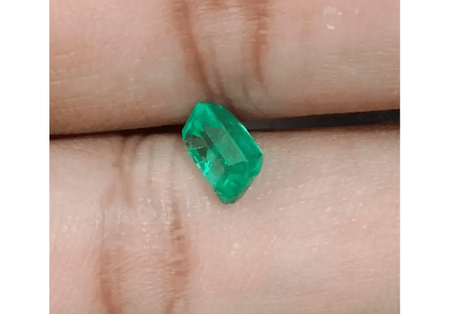 Vivid Green Emerald Cut Colombian Gemstone - SMSGEMS 