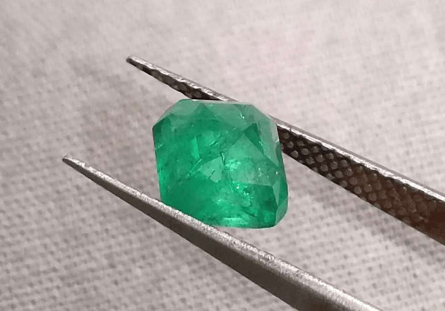 1.39ct Vivid Green Emerald certified by GSI - SMSGEMS 