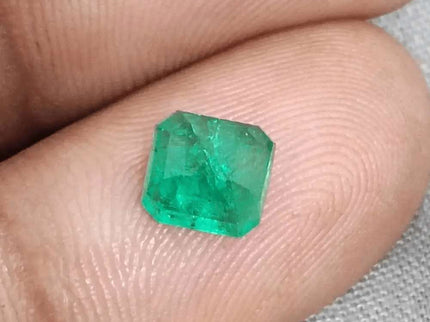1.39ct Vivid Green Emerald certified by GSI - SMSGEMS 