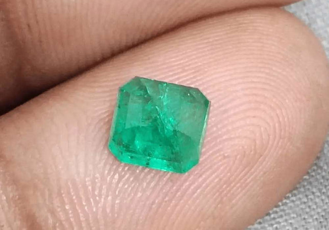 1.39ct Vivid Green Emerald certified by GSI - SMSGEMS 