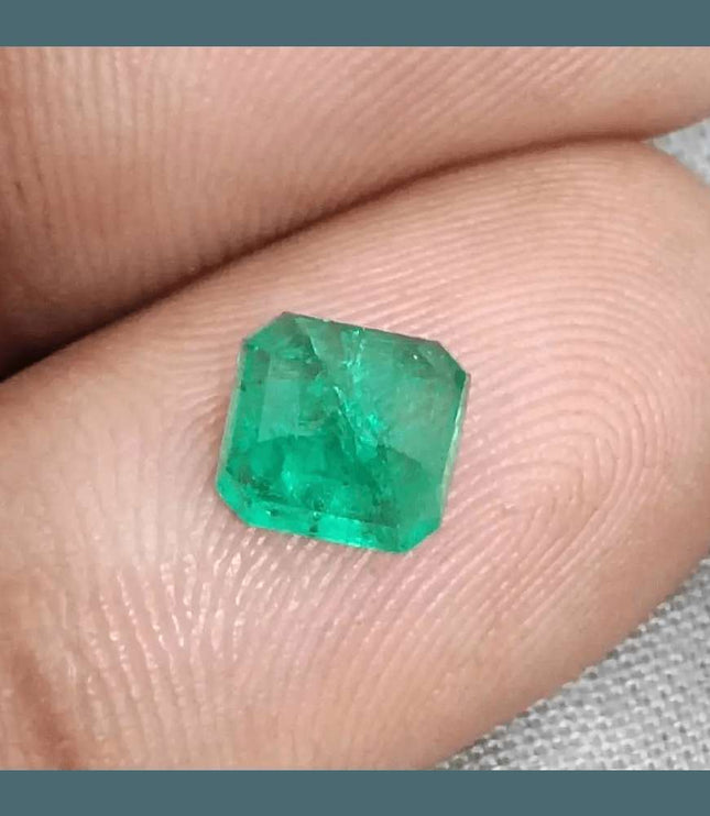 1.39ct Vivid Green Emerald certified by GSI - SMSGEMS 