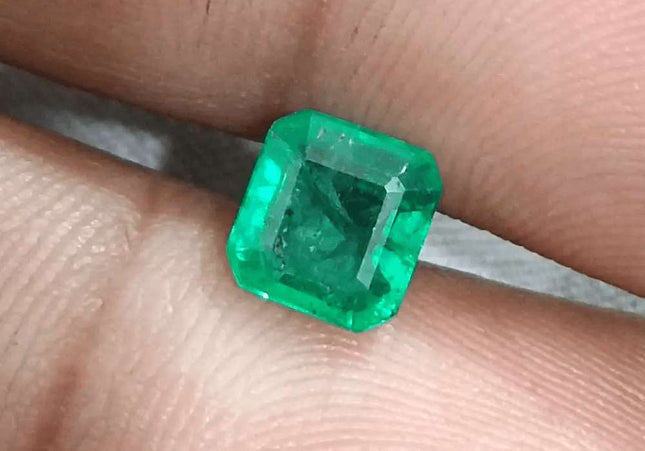 1.39ct Vivid Green Emerald certified by GSI - SMSGEMS 