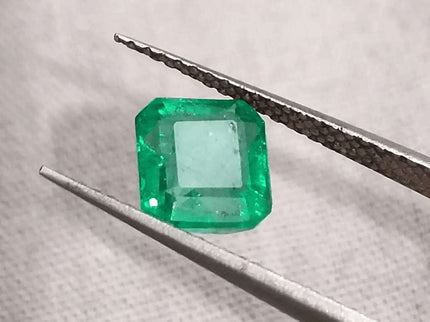 1.39ct Vivid Green Emerald certified by GSI - SMSGEMS 