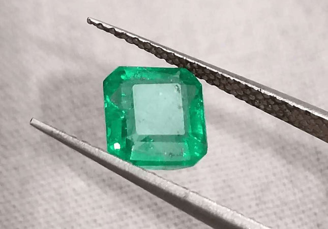 1.39ct Vivid Green Emerald certified by GSI - SMSGEMS 