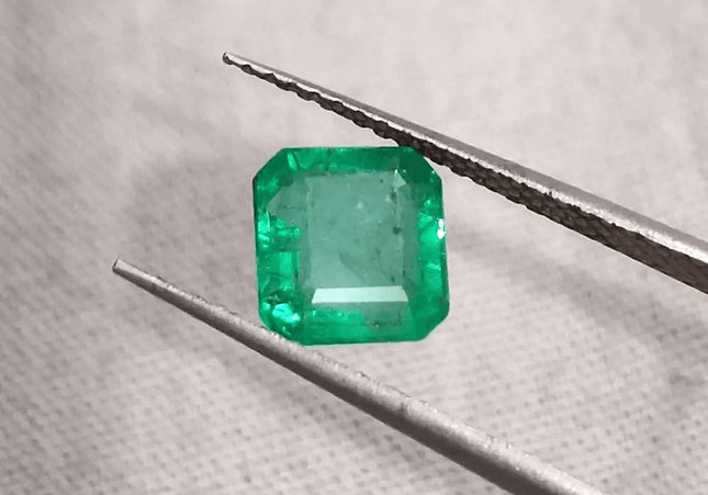 1.39ct Vivid Green Emerald certified by GSI - SMSGEMS 