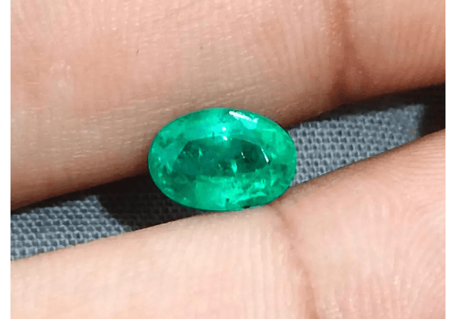 GSI Certified 1.46ct Medium Vivid Green Zambian Emerald , 100% Natural Earth Mined Gemstone - SMSGEMS 