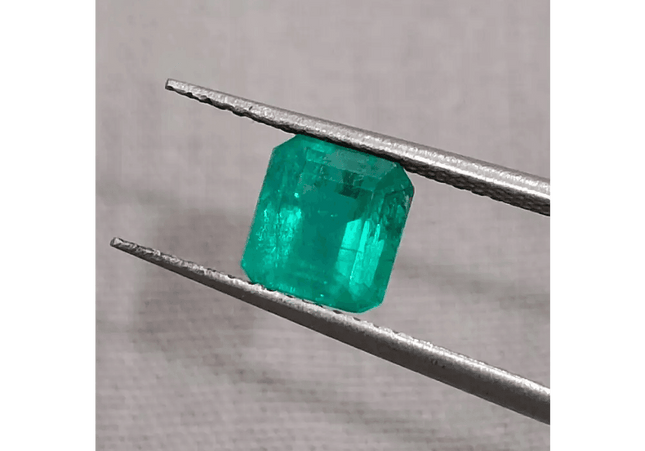 GSI Certified 1.47ct Medium Deep Green Emerald , 100% Natural Earth Mined Gemstone - SMSGEMS 