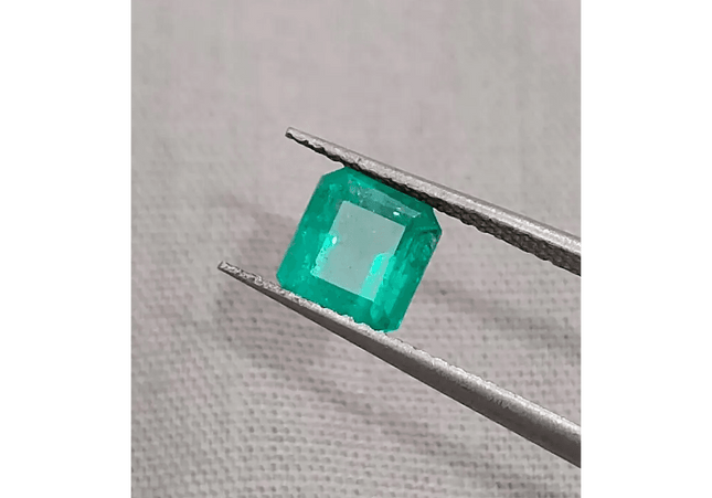 GSI Certified 1.47ct Medium Deep Green Emerald , 100% Natural Earth Mined Gemstone - SMSGEMS 